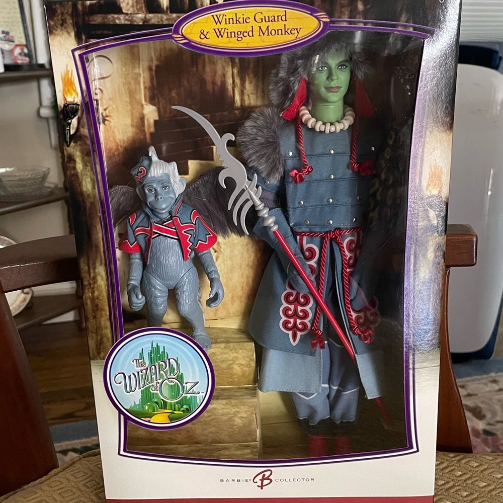 Wizard of Oz Winnie Guard & Flying Monkey